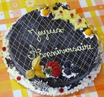Gâteau rond chocolat – Joyeux anniversaire