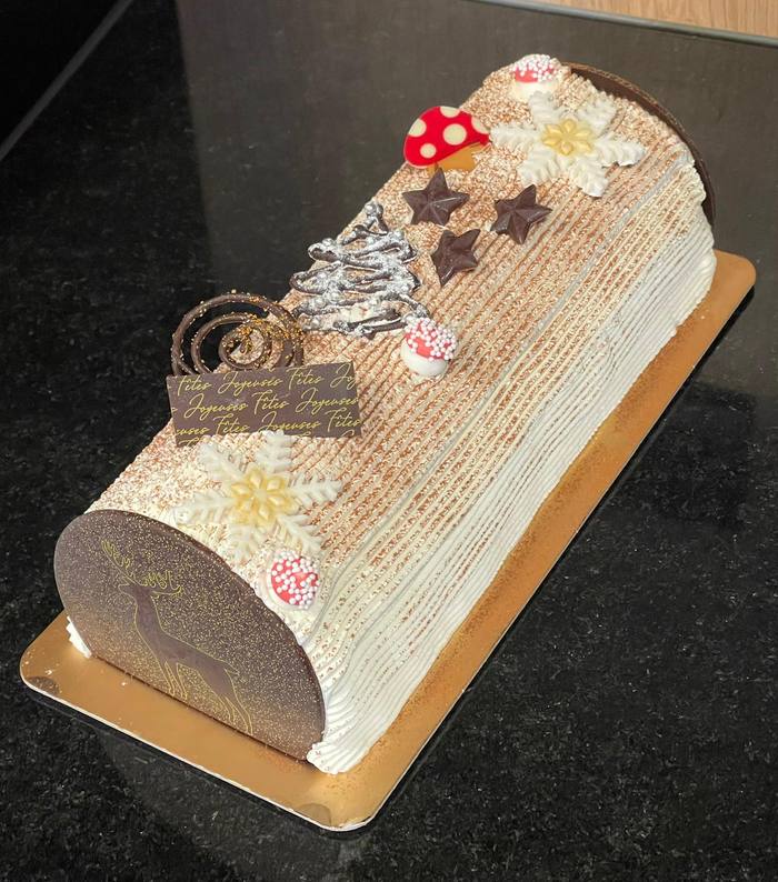 Bûche n°3 – Stracciatella fraise (crème fraîche)